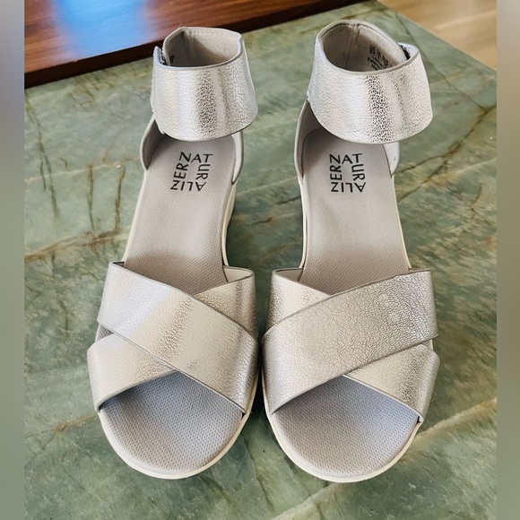 Naturalizer Shoes - Naturalized Silver Sandals NWOB